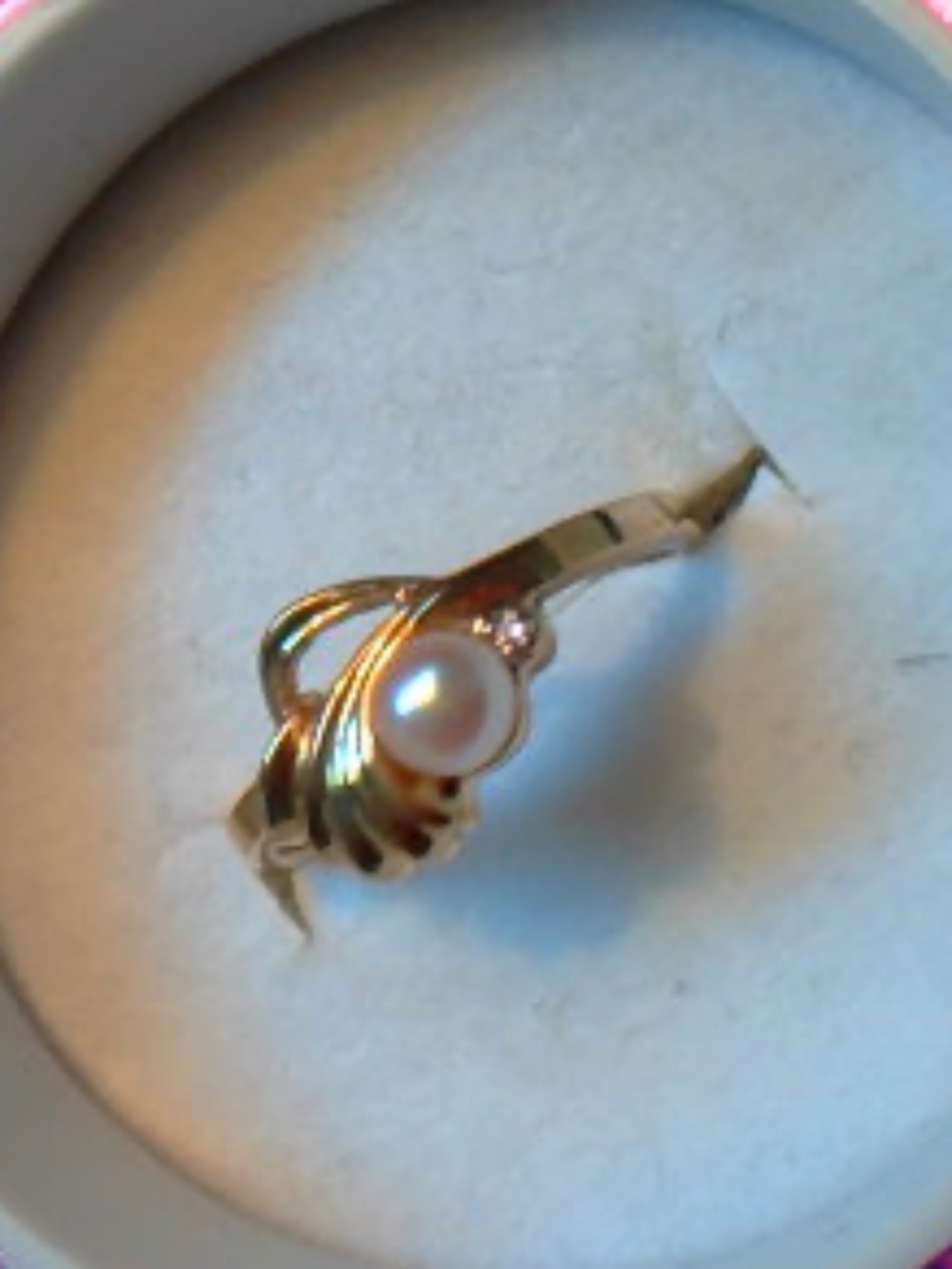 Incredible 14K Gold Pearl And Diamond Ring